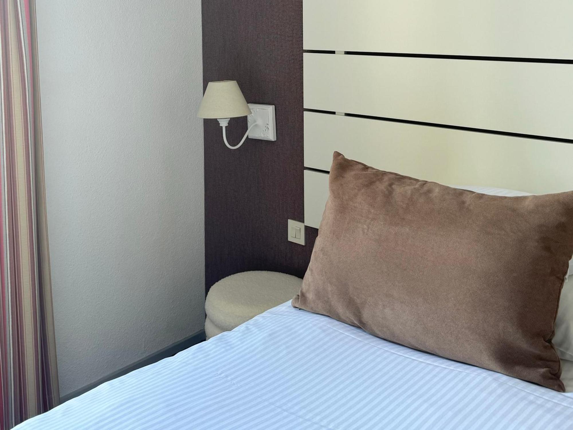 Hotel Aigue Marine Treguier Exterior photo